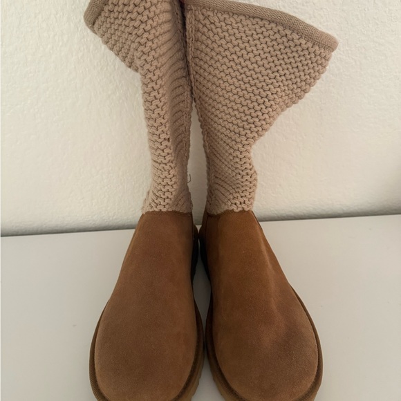 Ugg Brown Knit Adjustable Boots - Picture 3 of 7